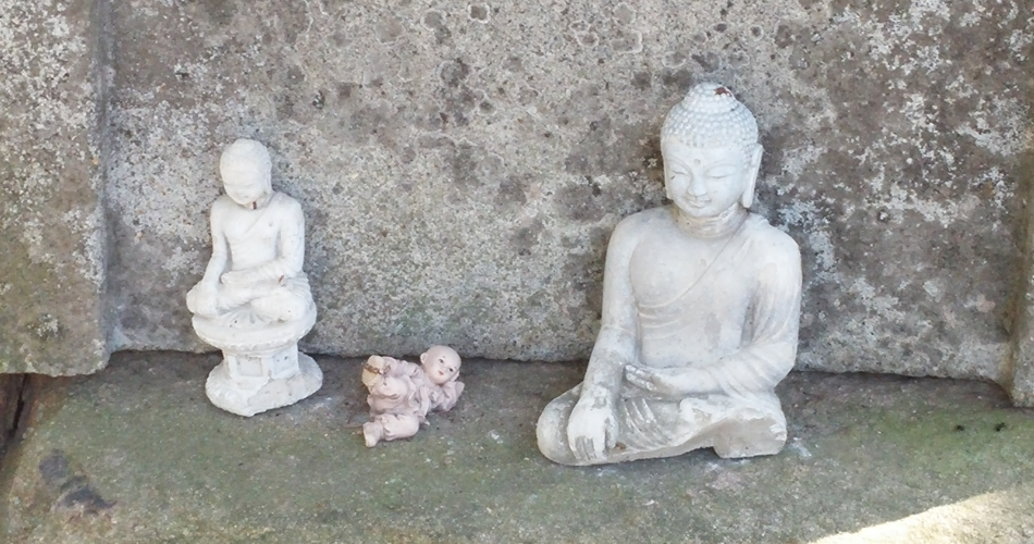 당진시 면천면 영탑사의 부처님과 동자승 모습