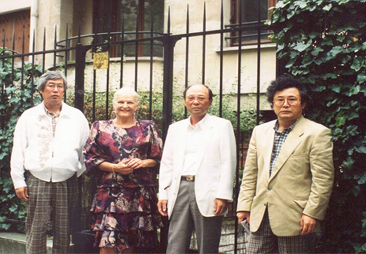 프랑스 여류 추리소설 작가 카트린 알르레와 찍은 사진 왼쪽부터 필자, 알를레, 노원, 김성종작가 (이미지 출처: 필자 제공)