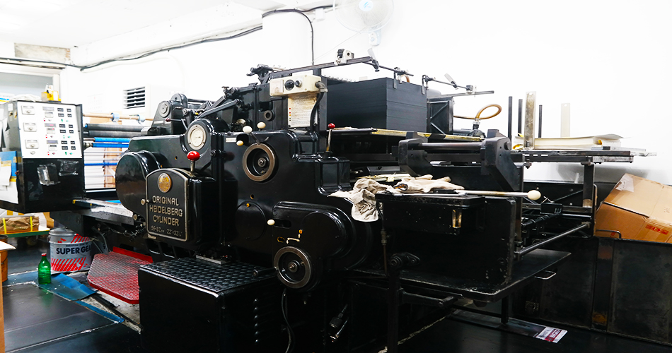 오래된 검정색 인쇄기계