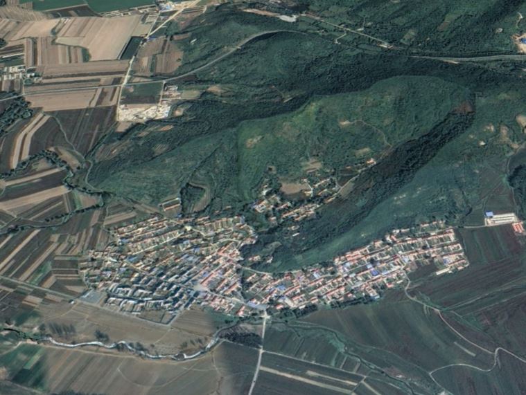 안시성안시성으로 추정되는 잉청쯔 산성 위성사진(이미지 출처 : 구글 어스)