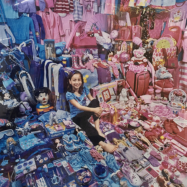 윤정미 <핑크&블루 프로젝트> 시리즈 중 ‘뉴욕에 사는 마이아와 마이아의 물건들’(2006, 2009, 2015) ©김민정