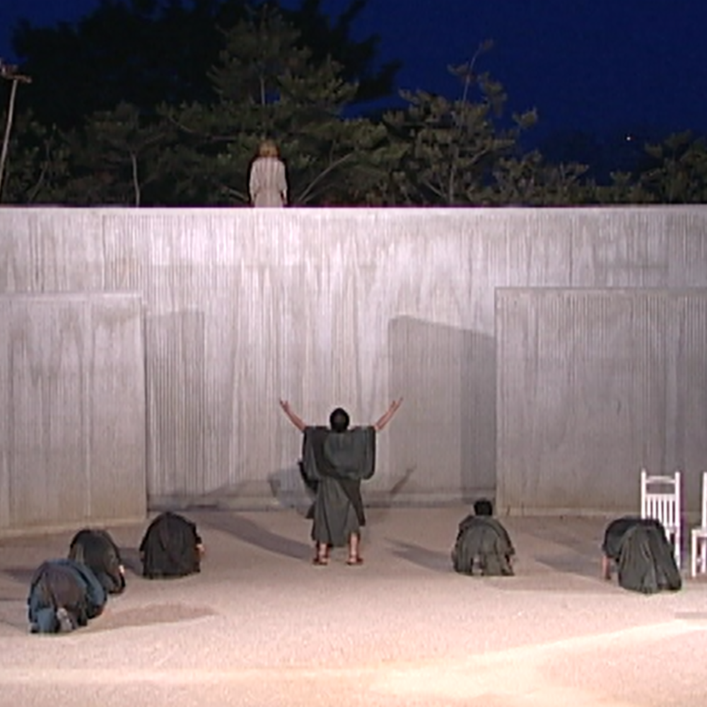 우리가 비극을 보는 이유에 대하여