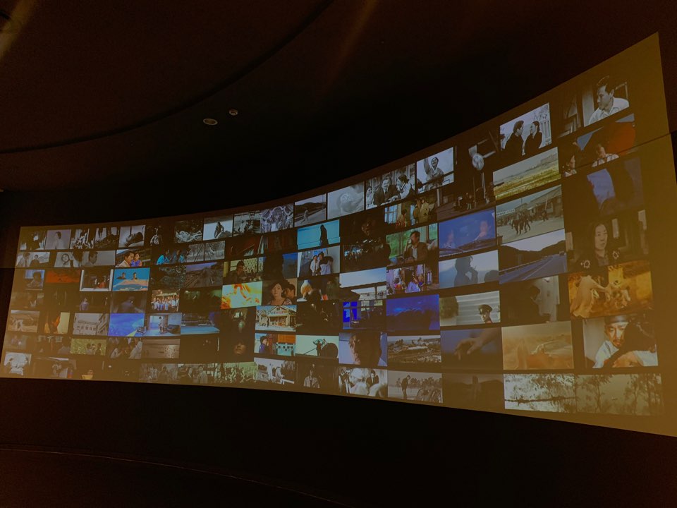 한국 대표 영화의 명장면을 보여주는 스크린 공간 