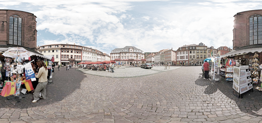 독일 하이델베르크의 시청과 교회 사이에 위치한 ‘마르크트 광장’