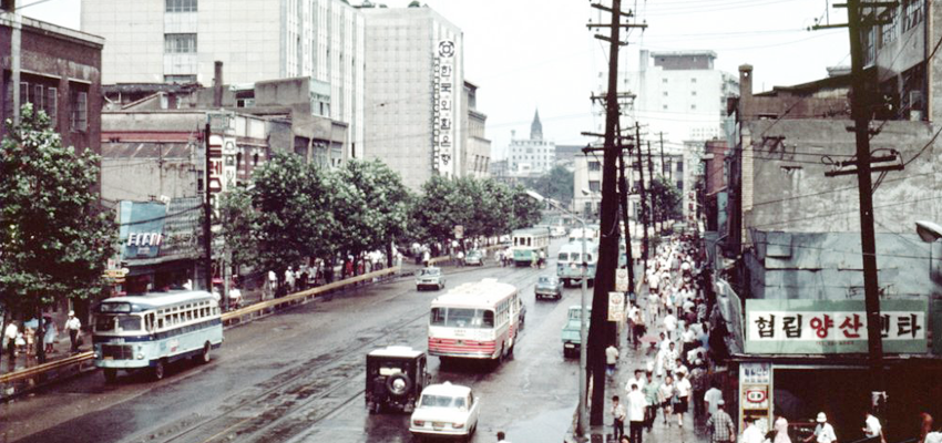 1968년 여름 서울시내. 