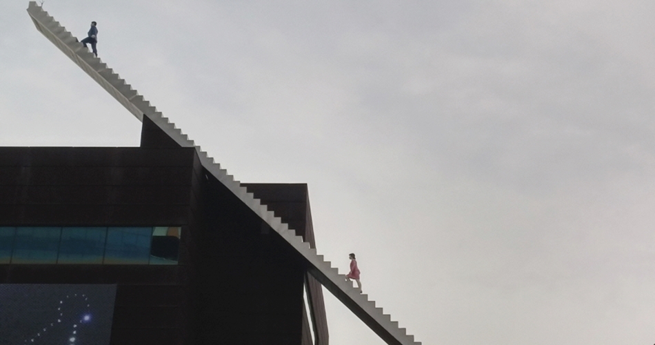 천안 아라리오 갤러리 옥상에 설치된 작품 ‘성공2’ Ⓒ정지안
