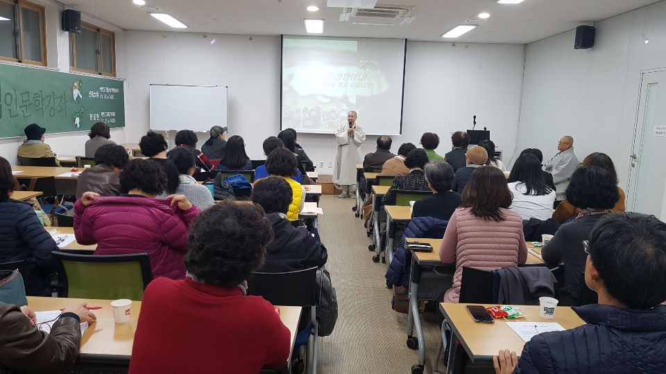 강연장 내부 모습. 열기가 가득한 현장 